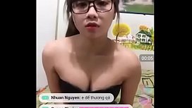 หนุ่มสาววัยรุ่น นมเป็นเต้า ถอดโชว์ ขึ้นควบ BIGO LIVE18++